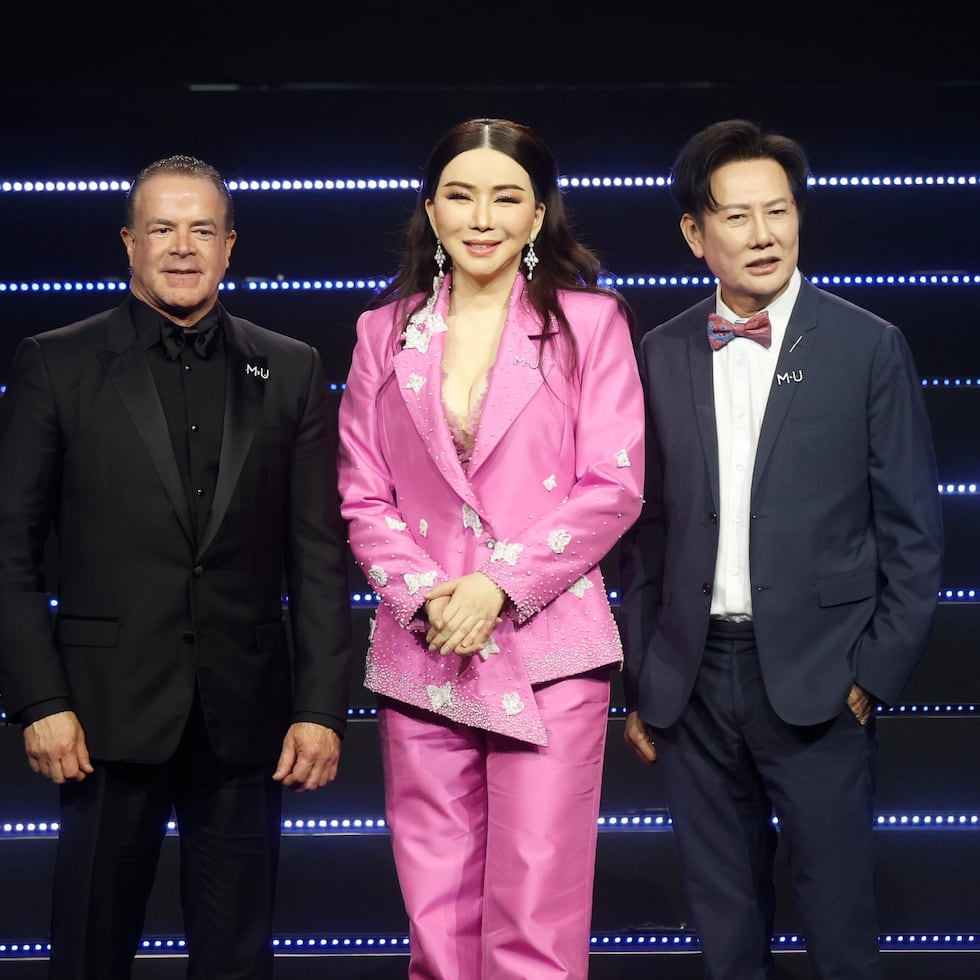 The president of the Miss Universe Organization, Raúl Rocha Cantú; the executive director of the Miss Universe Organization, Anne Jakrajutatip; and the president of Miss Universe Thailand 2025, Nawat Itsaragrisil.