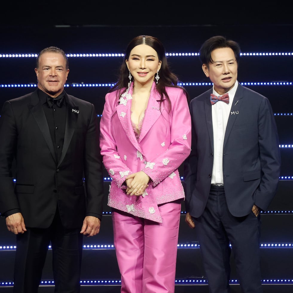 The president of the Miss Universe Organization, Raúl Rocha Cantú; the executive director of the Miss Universe Organization, Anne Jakrajutatip; and the president of Miss Universe Thailand 2025, Nawat Itsaragrisil.