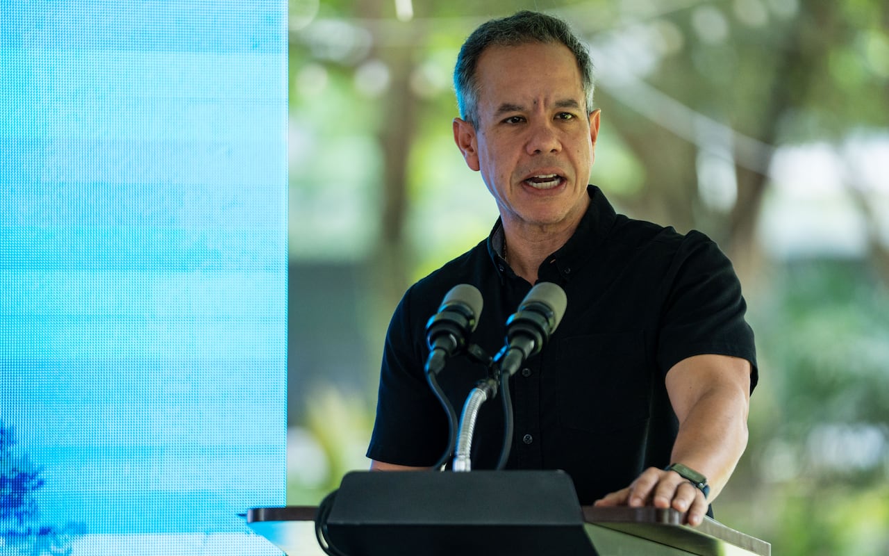 Miguel Romero tuvo bajo contratos que sumaron medio millón de dólares a una empresa cabildera en Washington D. C. 