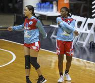 Mykea Gray (a la derecha) debuta como profesional en el Baloncesto Superior Nacional Femenino.