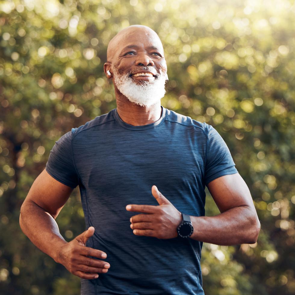 Los investigadores sugieren que probablemente reflejen las adaptaciones positivas del ejercicio de resistencia sobre la salud y las funciones cardiovasculares, metabólicas e inmunitarias.