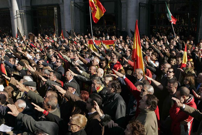 Manifestantes de derecha en España en 2007. (AP)