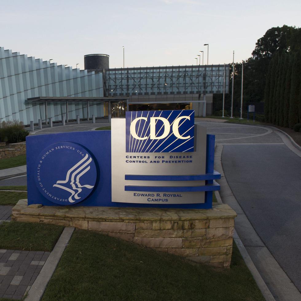Un informe de los CDC señaló que una investigación a la clínica realizada entre 2018 y 2023 reveló que aparentemente se reutilizó equipos desechables destinados a un solo uso.