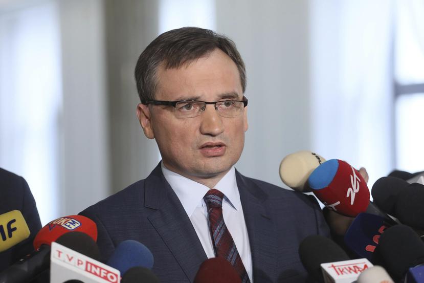 El ministro polaco de Justicia, Zbigniew Ziobro, pareció confirmarlo al decir que había recibido la decisión con “calma” e insistir en que Polonia es un país cumplidor de las leyes.(Agencia EFE)