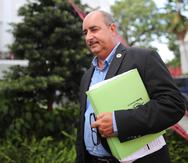 Al secretario de Agricultura, Carlos Flores, se le acusa en una querella ética de actuar en beneficio de ciertos ganaderos. (GFR Media)