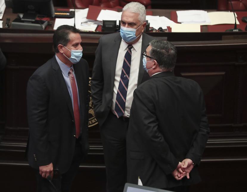 En la foto, de izquierda a derecha, los senadores Héctor Martínez, Thomas Rivera Schatz y Anibal Jose Torres.