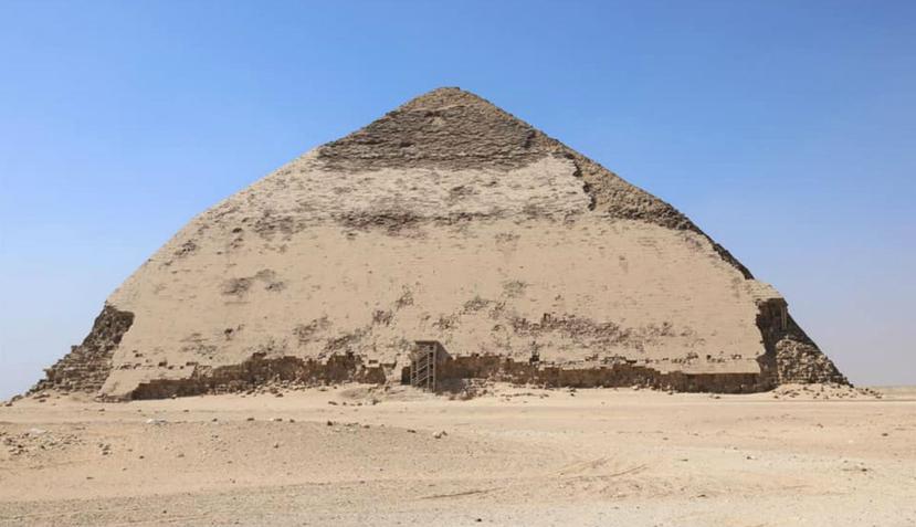 Esta pirámide se construyó durante el antiguo reinado del faraón Sneferu, en el 2600 a.C. (Facebook/Ministry of Antiquities).