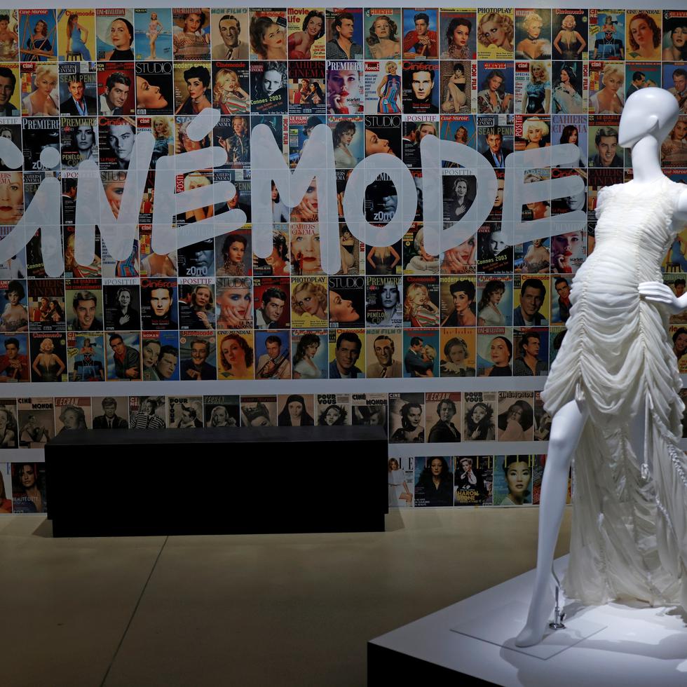 La exposición "Cinémode", en la Cinémathèque de París, está abierta al público del 6 de octubre al 16 de enero de 2022.(EFE)