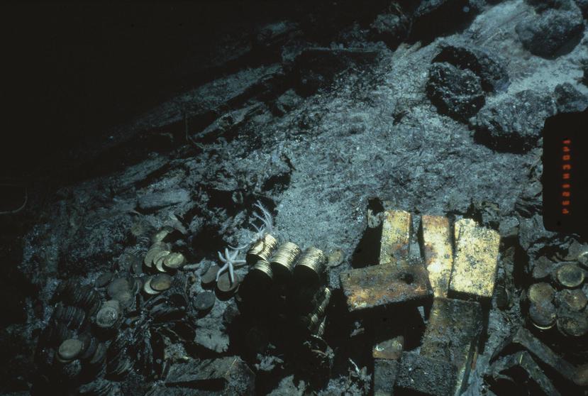 Lingotes de hierro y monedas del S.S. Central America, un barco correo de vapor que se hundió por un huracán en 1857, a unas 160 millas de la costa de Carolina del Norte. (AP)