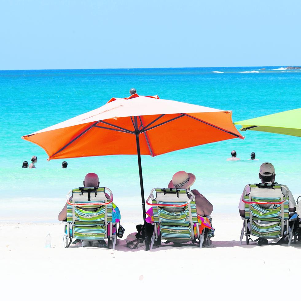 Un 45% de los viajeros planea disfrutar sus vacaciones en la playa durante los próximos 18 meses. También es más probable que reserven estancias más largas, visitas guiadas o actividades al aire libre para sus próximas vacaciones, informó Expedia Group.