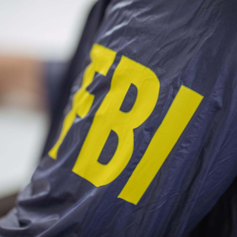 La investigación que dio paso a estas órdenes de arresto estuvo a cargo del FBI.