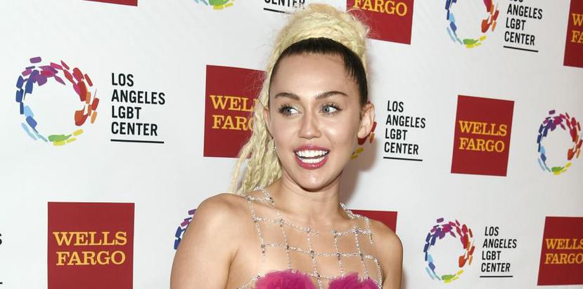 Miley Cyrus pagó renta adelantada a una de sus fans. (AP)