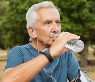 Todas las personas deben realizar al menos 150 minutos semanales de ejercicio que implique movimiento y una frecuencia cardíaca de al menos el 75 por ciento de la máxima recomendada para cada edad.