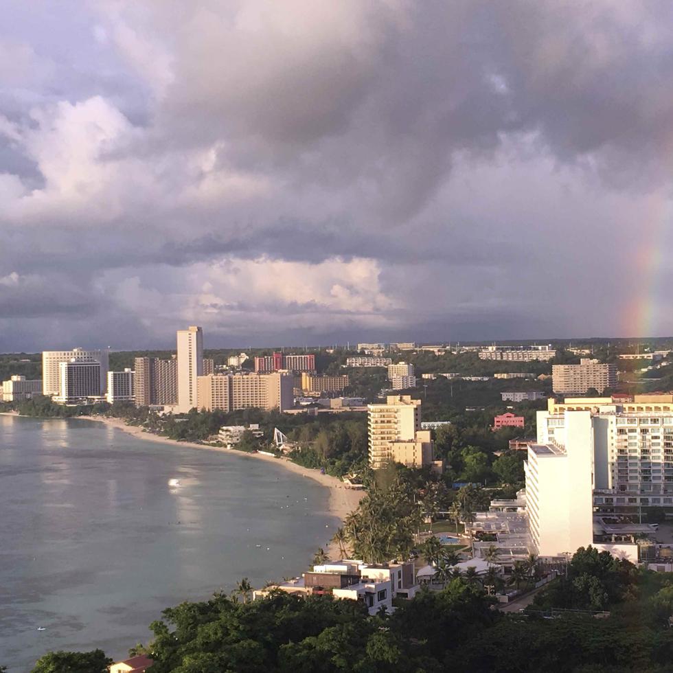 Guam "es el paraíso, tenemos un 95% pero después de que todo esto termine vamos a alcanzar el 110% ", vaticinó el gobernador de la isla, Eddie Calvo.
