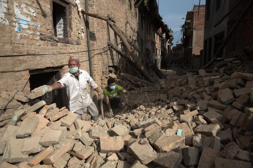 El terremoto del pasado día 25 devastó varios distritos del Valle de Katmandú y sectores de la capital nepalí dejando hasta el momento un balance de más de 7,000 muertos y 14,000 heridos. (AFP)