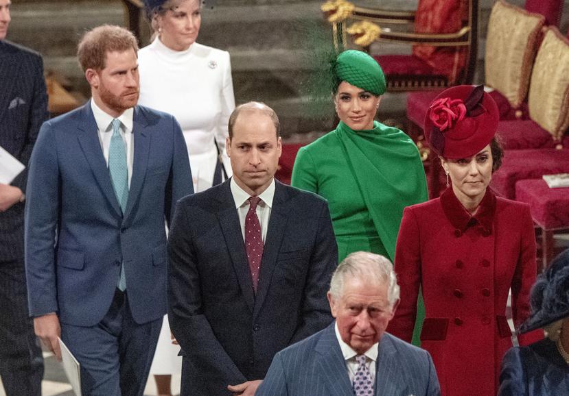 Meghan Markle,  Harry, William y Kate Middleton junto al príncipe Charles. (Foto: Archivo)