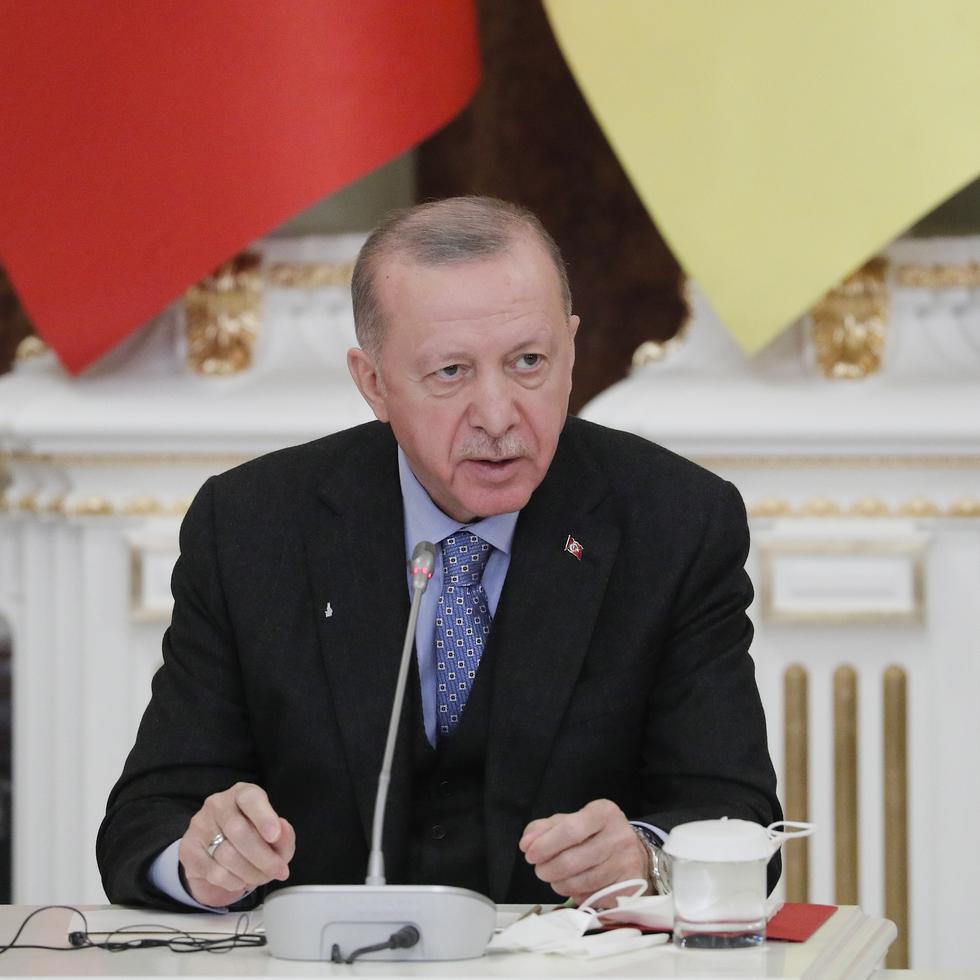 El presidente Recep Tayyip Erdogan dijo al finalizar la cumbre de la alianza en Madrid que el acuerdo de 10 artículos con los dos países nórdicos era una victoria para Ankara y respondía a todas sus “sensibilidades”.