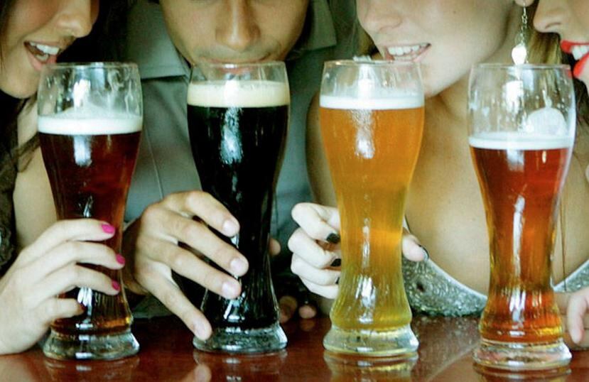 La pareja fue seis veces a dos locales de Target para robarse las cervezas. (GFR Media)
