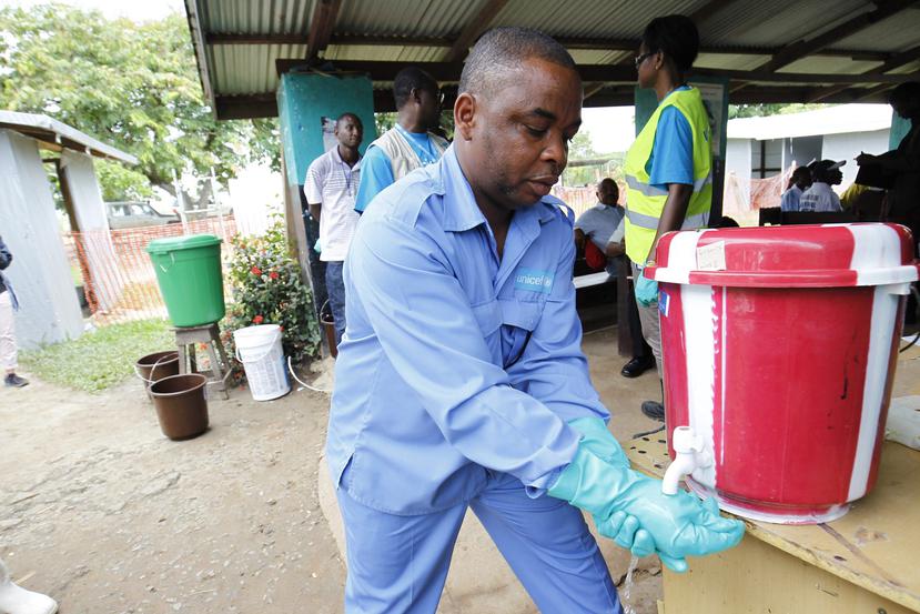 Liberia fue declarada libre de ébola el pasado 9 de mayo, pero la reciente aparición de tres casos ha llevado a recomendar un reforzamiento de los controles.