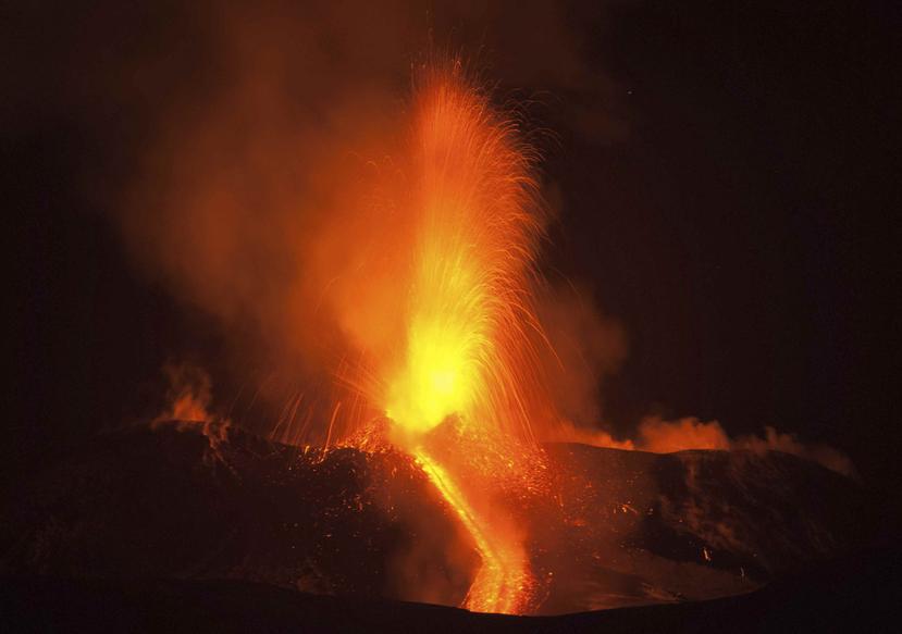 La erupción no supone un peligro para las localidades a los pies del monte. (AP)