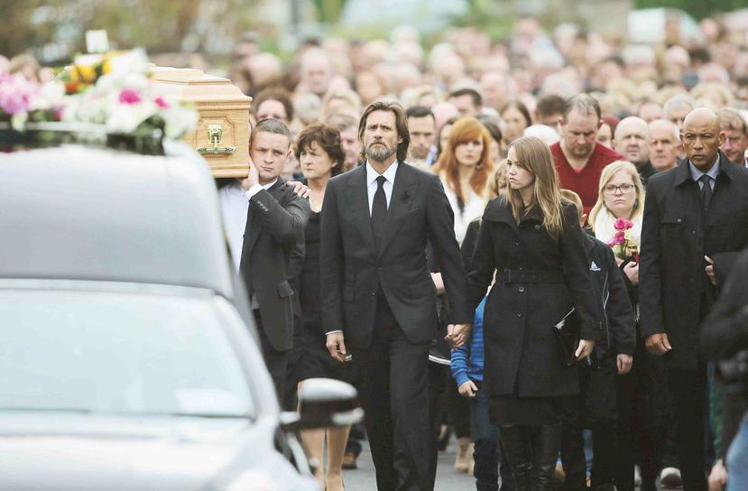 Jim Carrey asistió el funeral de su novia Cathriona White, quien murió el 28 de septiembre de 2015. (AP)