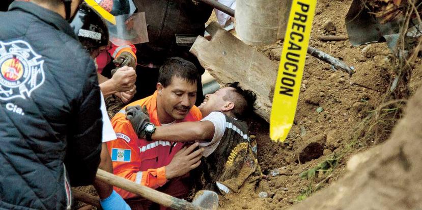 El 1 de octubre de 2015 se produjo un alud que dejó 280 muertos y 70 desaparecidos en Guatemala. (The Associated Press)