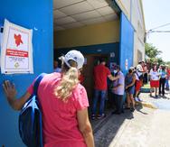Imagen tomada durante la votación especial de los populares el domingo en la Escuela Miguel Such (Precinto 2) en Río Piedras.