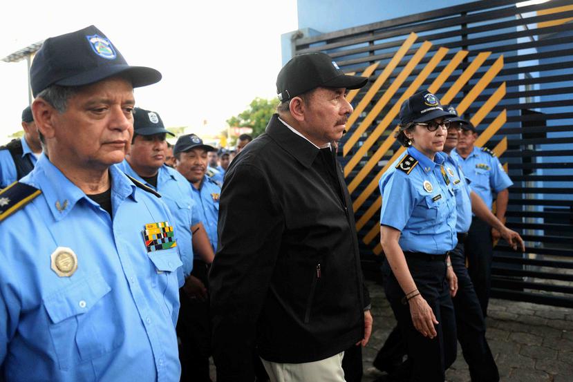 Diferentes organismos internacionales han cifrado en más de 400 el número de muertos en las protestas contra el presidente Daniel Ortega (centro). (Maynor Valenzuela / La Prensa vía AP)