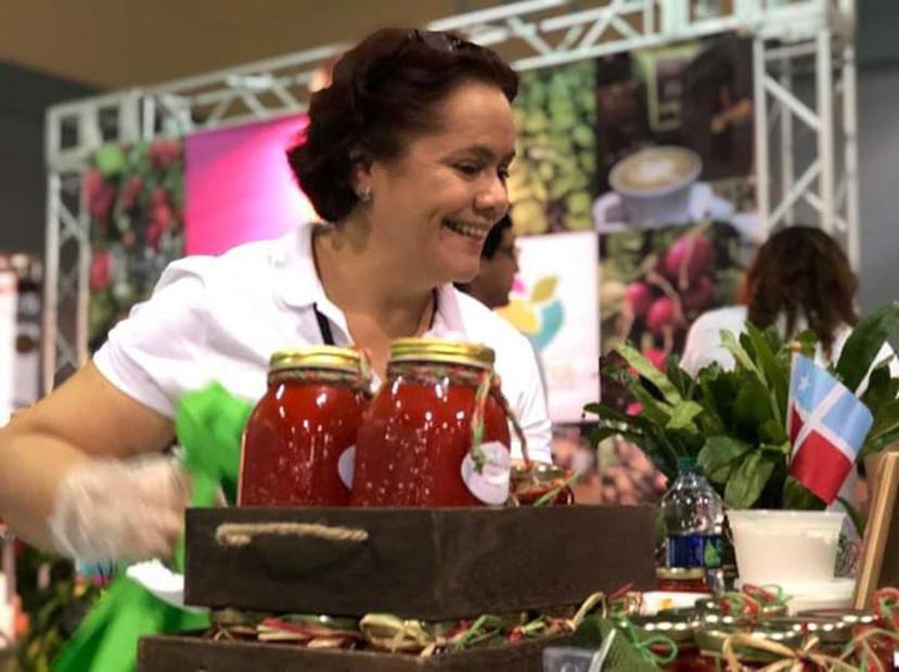 Lourdes Pérez, una agro empresaria de Lares, está lanzando al mercado una mermelada de ají dulce con el apoyo del programa “Agro Business”. (Suministrada)