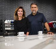 Grisel León y Omar Torres, propietarios  de Gustos Coffee Company, quieren hacer felices a todos los clientes que prueben su café.