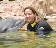 Adamari López nadó con delfines, como parte de su visita a Kissimmee.