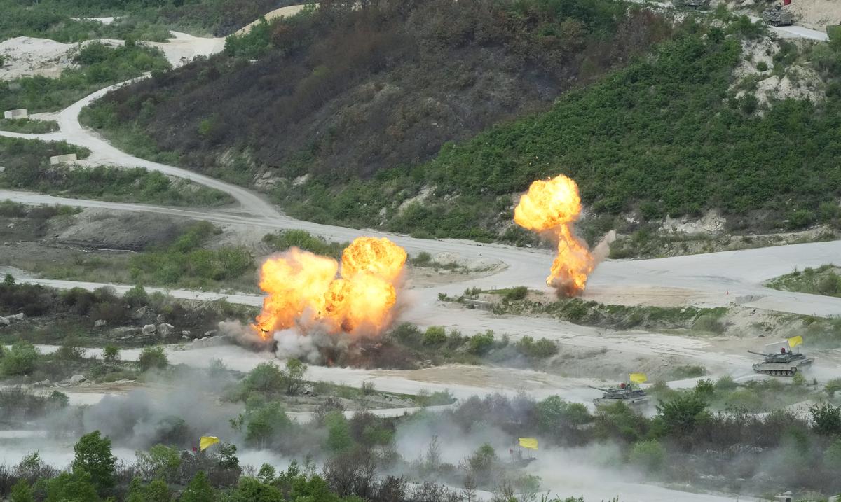 South Korea and the United States are conducting live-fire exercises near the border with North Korea

 Buzz News