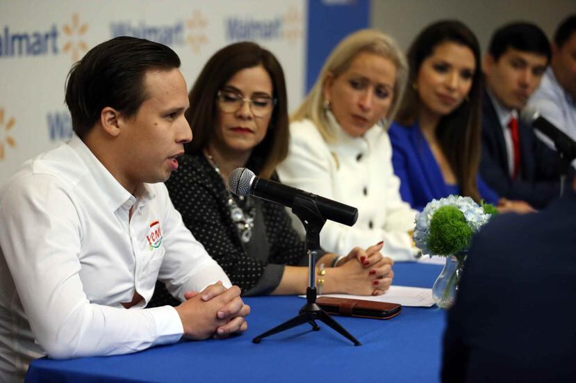 Jezrel García, Ileana Román, Rossana Díaz, Viviana Mercado y el empresario Lorenzo Martir.