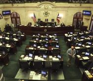 Legisladores discuten hoy el presupuesto en el hemiciclo de la Cámara de Representantes.