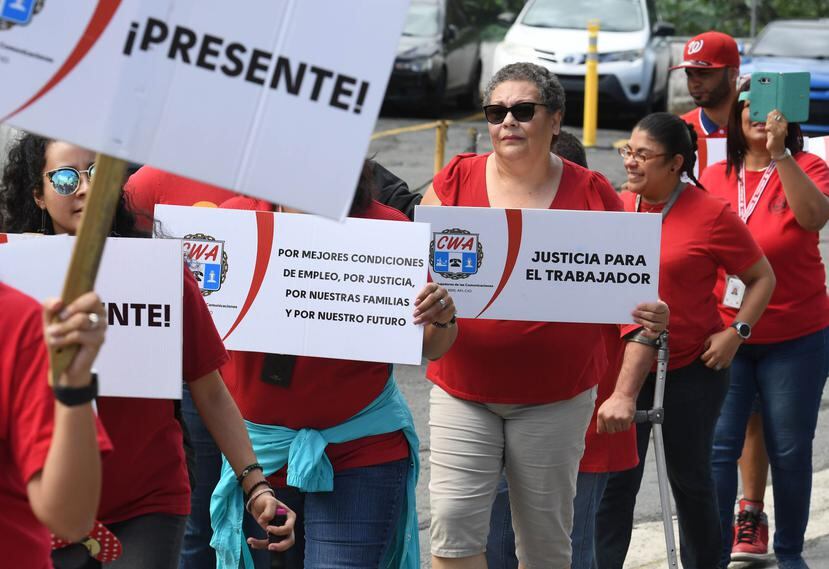 Alrededor de 60 manifestantes -en su mayoría telecomunicadores de la Unidad del 9-1-1- se dieron cita frente a la sede de la Junta de Gobierno del Servicio 9-1-1, en Guaynabo.