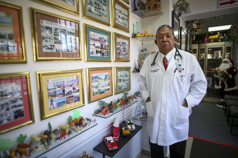 José Martínez Barroso lleva 36 años atendiendo pacientes en Manatí