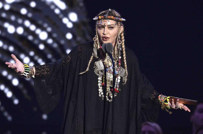 En esta foto del 20 de agosto del 2018, Madonna presenta un homenaje a Aretha Franklin durante la ceremonia de los Premios MTV a los Videos Musicales en el Radio City Music Hall en Nueva York. (Foto por Chris Pizzello/Invision / AP)
