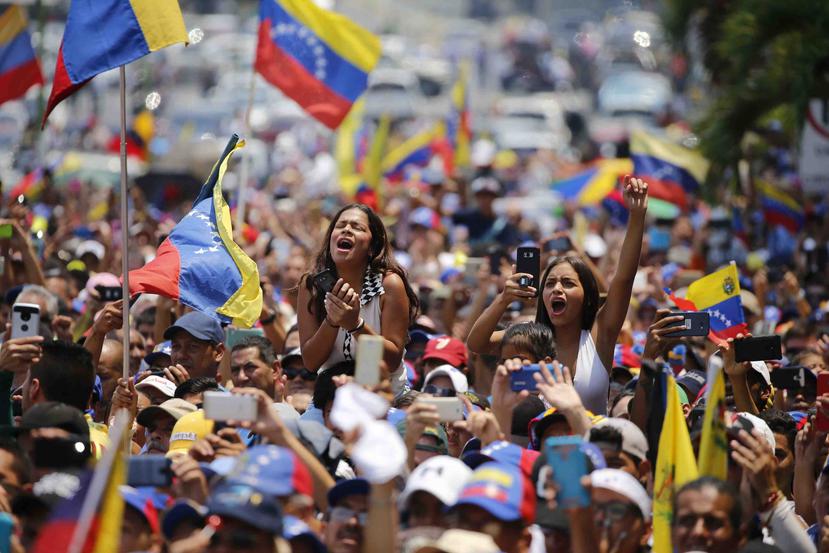 El presidente de Estados Unidos, Donald Trump, dijo el miércoles que mantiene "todas las opciones abiertas" para que los militares rusos abandonen Venezuela. (AP/Fernando Llano)