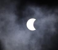 La Luna mientras pasa frente al Sol durante el eclipse solar anular, captada desde Sao Paulo, en Brasil. (AP / Andre Penner)