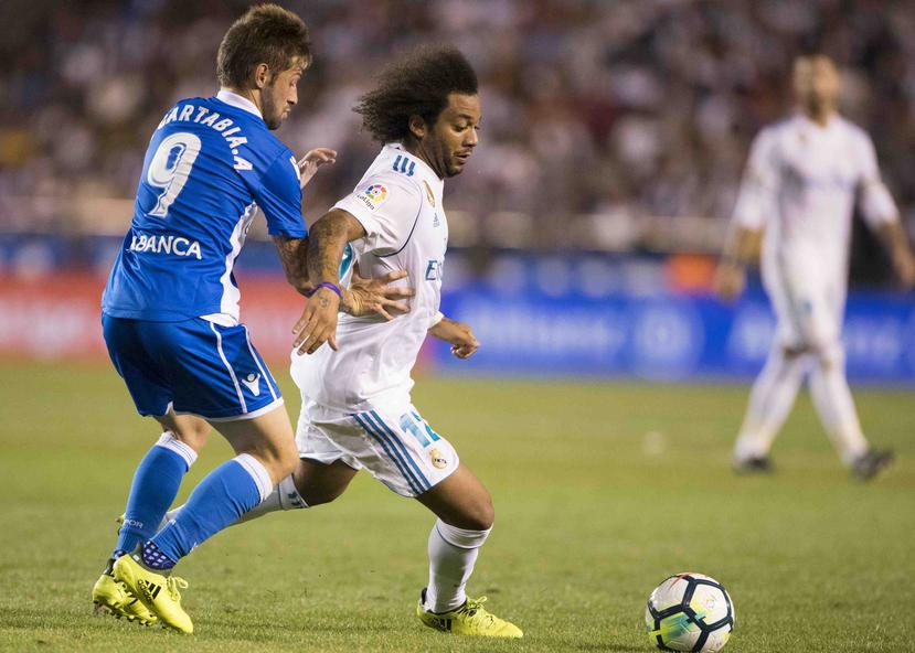 Marcelo, derecha,  fue suspendido por dos partidos tras ser expulsado del más reciente partido del Madrid. (AP)