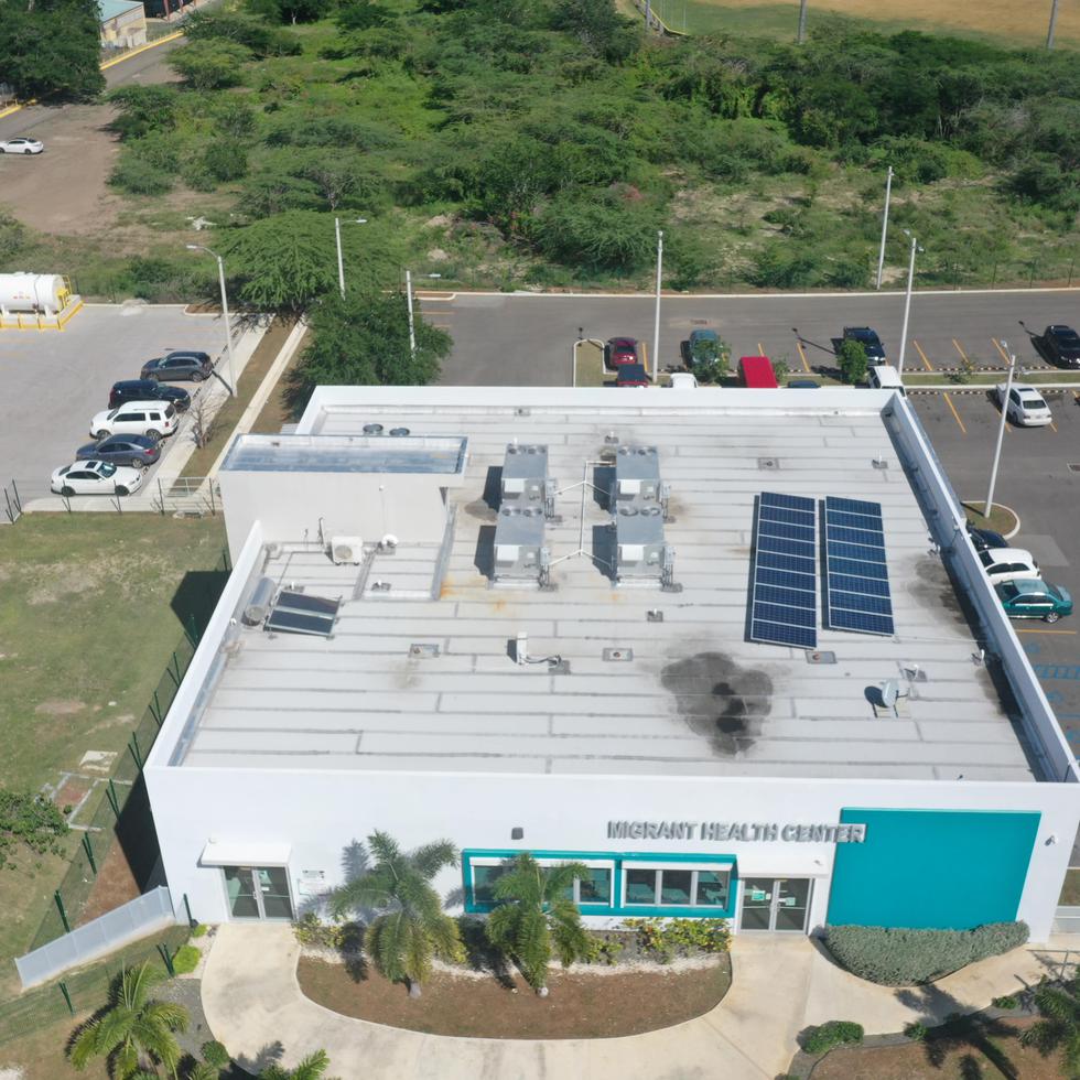 La clínica de Migrant Health Center, en Guánica, seguía dependiendo de un generador eléctrico para poder dar servicios el sábado.