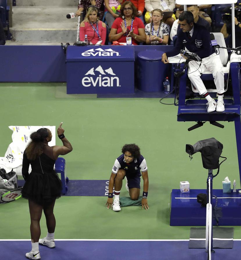 Serena Williams durante su altercado con el juez de silla Carlos Ramos. (AP)