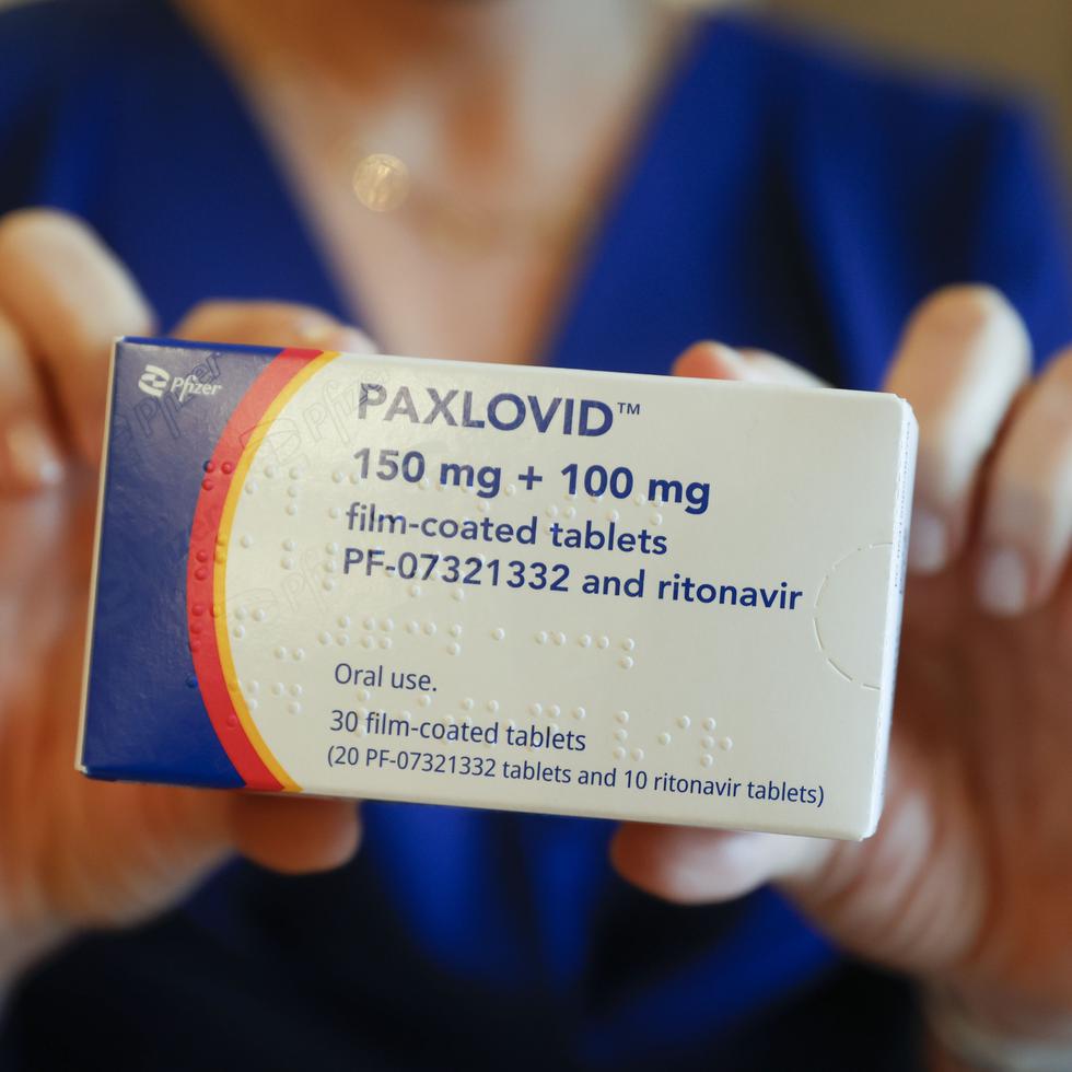 Si el diagnóstico a COVID-19 es positivo, Salud recomienda consultar con un médico para evaluar si el paciente es elegible para utilizar medicamentos antivirales, como Paxlovid (foto) o Molnupiravir.