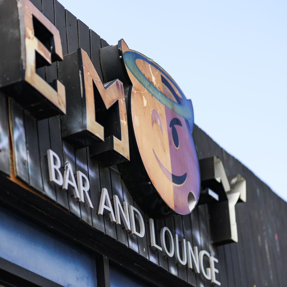 El negocio Emo-Y Bar and Lounge, en calle Loíza, frente al cual ocurrió el doble asesinato.