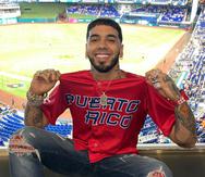 Anuel AA estuvo presente en el juego de béisbol entre Puerto Rico y Venezuela del Clásico Mundial de Béisbol, celebrado en Miami.
