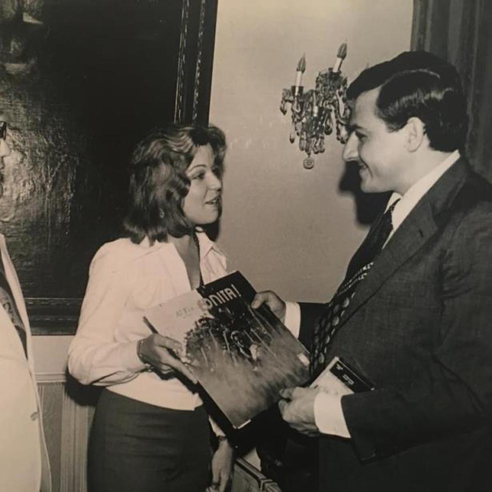 Desde los inicios de su carrera, tenía su melena dorada. En 1973, la cantante entregó su primera producción discográfica, titulada "Al fin", al entonces gobernador Rafael Hernández Colón. (Suministrada)