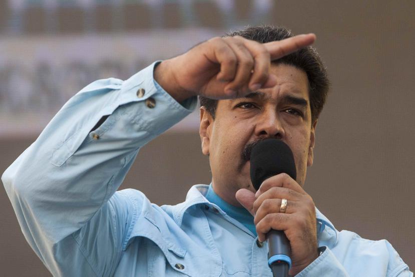 El Presidente de Venezuela, Nicolás Maduro, habló a un grupo de trabajadores del sector petróleo que protestan las sanciones de EE.UU. contra el país, el 18 de marzo de 2015.