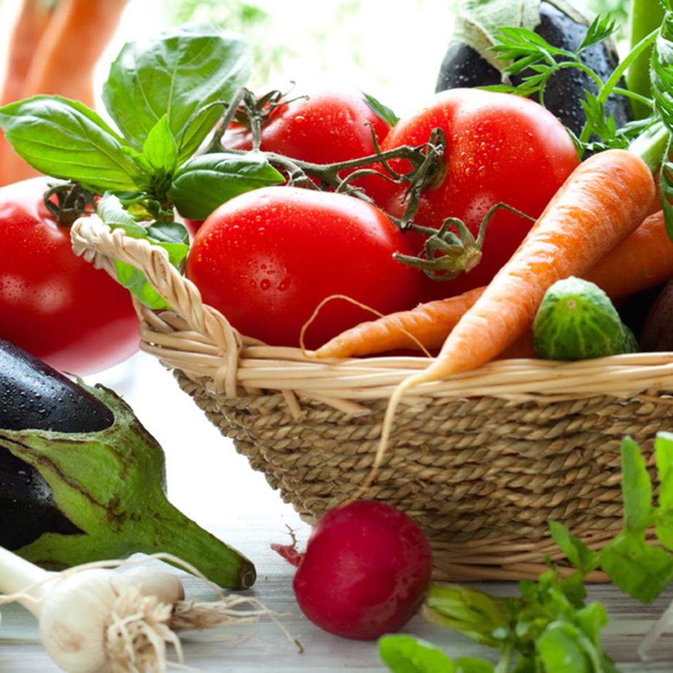 Los alimentos antioxidantes ayudan a mantener controlados los radicales libres. (Shutterstock)