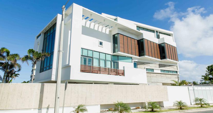 Esta vivienda de seis cuartos y con vista al mar, ubicada en Ocean Park, se vendió recientemente por $2.95 millones.