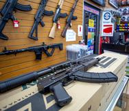 La Ley de Armas de 2020 consolidó en una sola licencia la autorización para poseer y portar armas de fuego, incluyendo la licencia de tiro al blanco, y abarató los costos que conlleva la obtención del permiso, entre otros cambios.